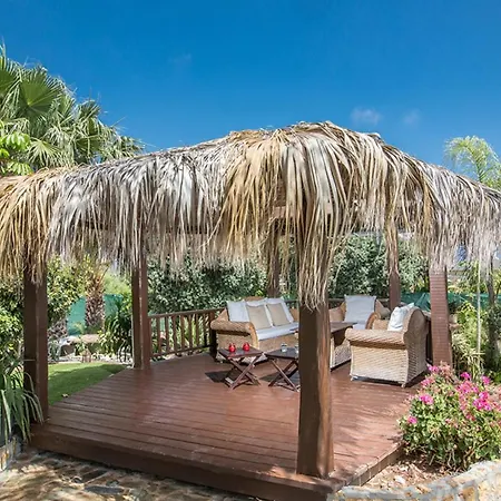 Villa Picture Relaxing Beside Your Private Pool In Reading Your Favourite Book, 1252 *